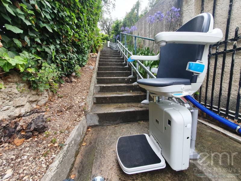 Besoin d’un monte-escalier dans la région de Beausoleil (06) …Qui contacter ? EMR ASCENSEURS !