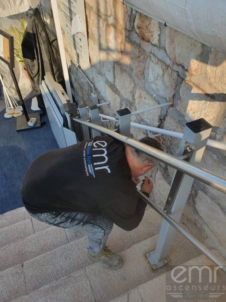 Qui contacter pour protéger vos plateformes élévatrices pendant la période hivernale ? EMR ASCENSEURS !!!