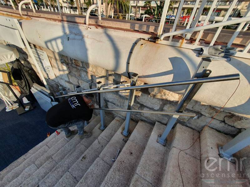 Qui contacter pour protéger vos plateformes élévatrices pendant la période hivernale ? EMR ASCENSEURS !!!