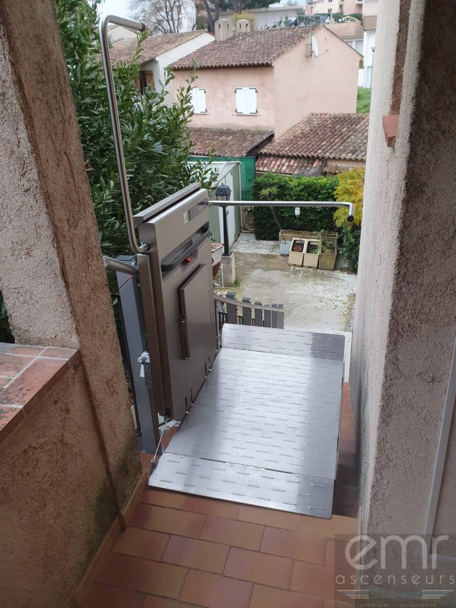EMR a installé une plateforme élévatrice au Cannet dans une villa