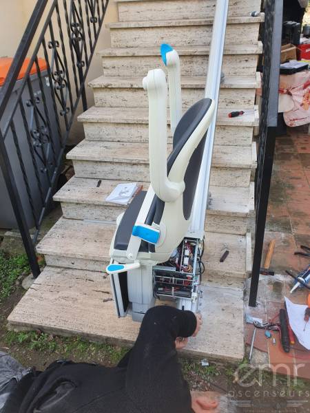 Vous demeurez à Saint Raphaël et désirez un monte-escaliers extérieur dans votre villa ?