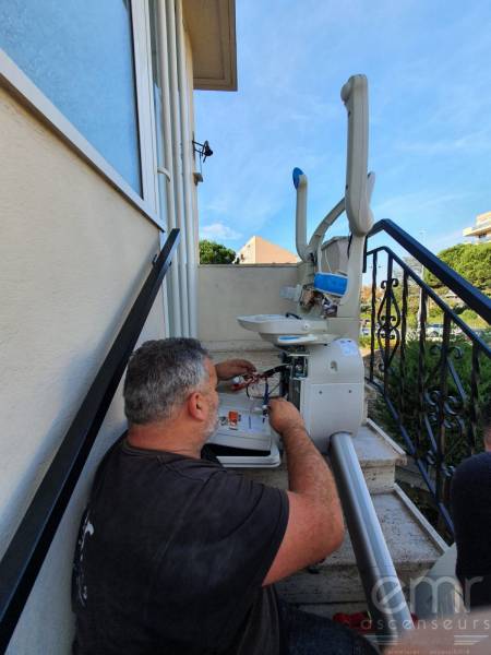 Vous demeurez à Saint Raphaël et désirez un monte-escaliers extérieur dans votre villa ?
