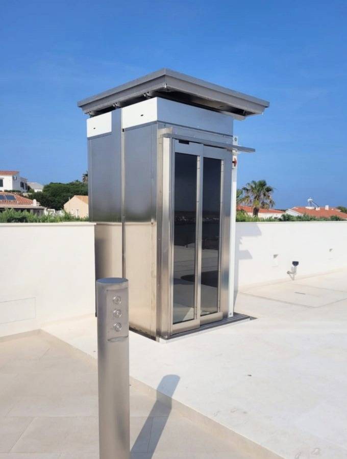 ascenseurs sans edicule de profil gauche