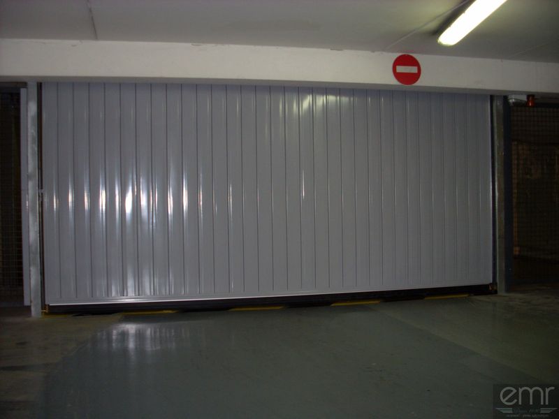 Maintenance et dépannage d'une porte de garage automatique à Saint Laurent du Var