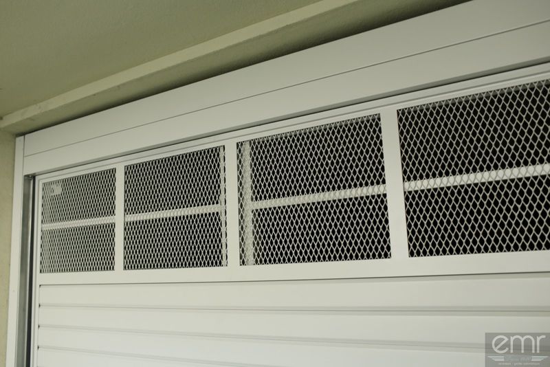 Remplacement d'une porte de garage dans une copropriété à Cagnes sur Mer