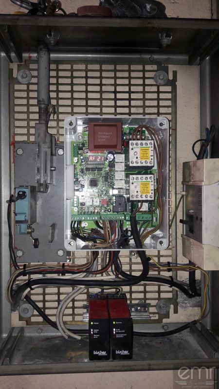 Remplacement de la platine de commande sur une porte de garage sur Nice