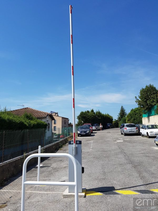 Installation d'une barrière levante automatique dans une résidence à Villeneuve Loubet
