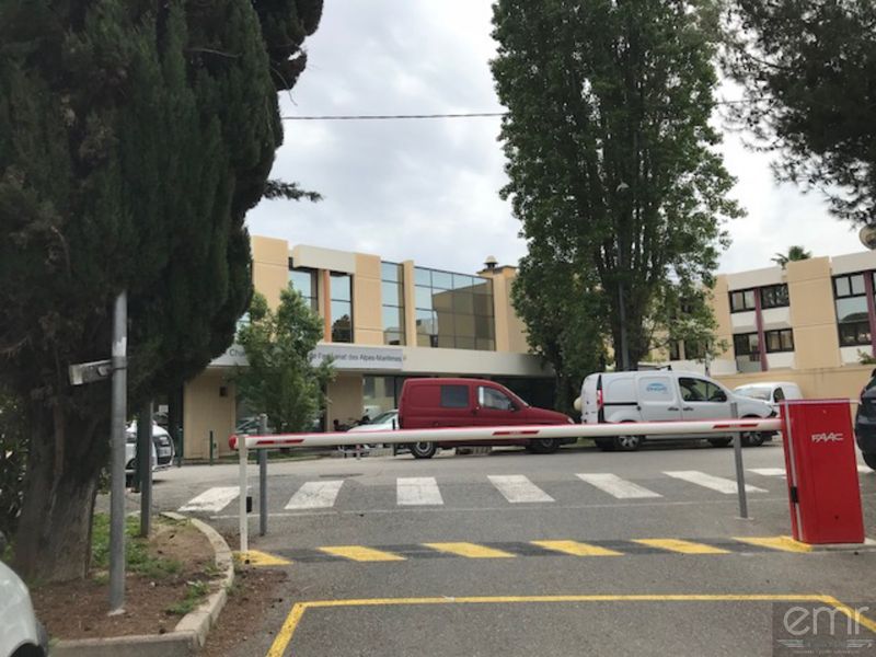Installation de deux barrières automatiques à Saint Laurent du Var
