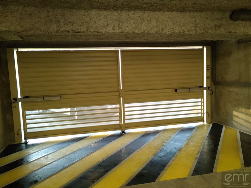 Remplacement d'une porte de garage dans une copropriété à Nice