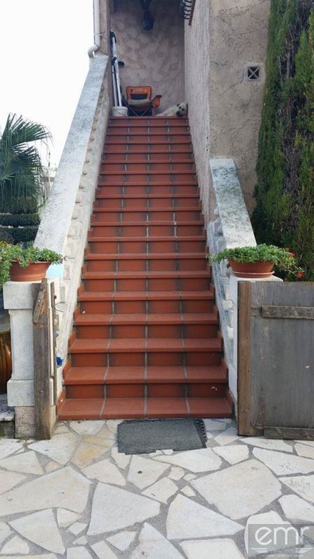 Installation d'un siège monte escalier chez un particulier à Nice