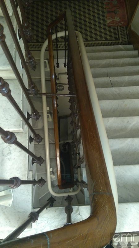 Installation d'un fauteuil monte escaliers dans un immeuble à Monaco