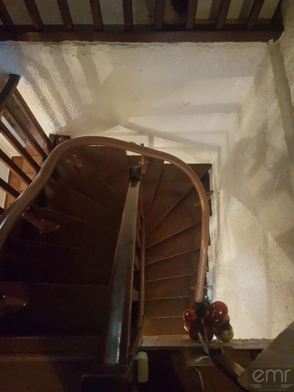 escaliers et rail du 1er étage