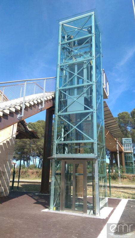 Installation de deux ascenseurs vitrés au Cannet des Maures