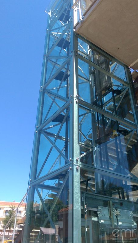 Installation de deux ascenseurs vitrés au Cannet des Maures