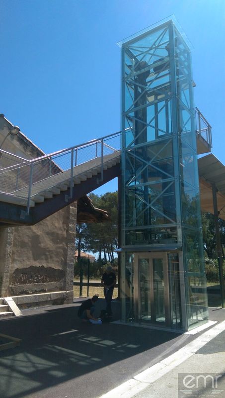 Installation de deux ascenseurs vitrés au Cannet des Maures
