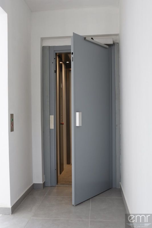 Installation d’un élévateur hydraulique de 5 personnes: rue Maurice Slama à Nice la Plaine