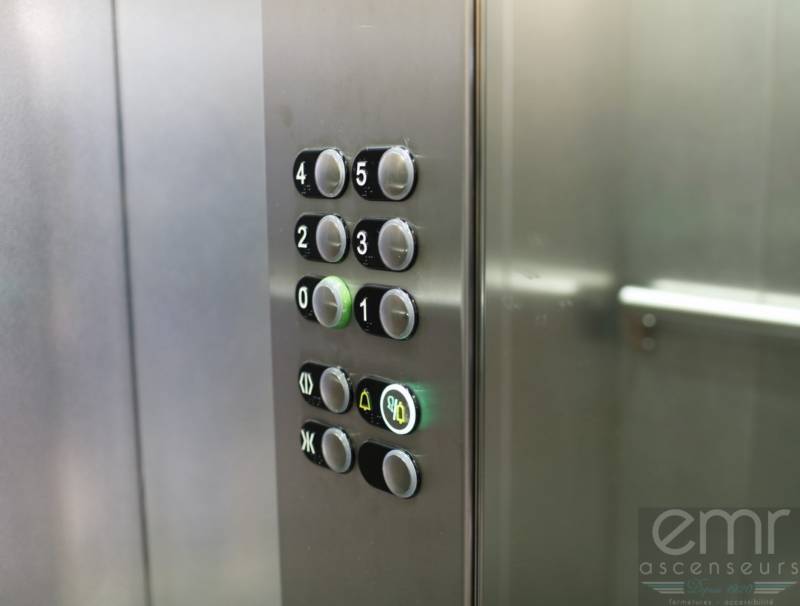 boite à boutons cabine d'ascenseur - téléphone d'urgence
