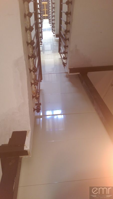 vue du palier vers les étages supérieurs