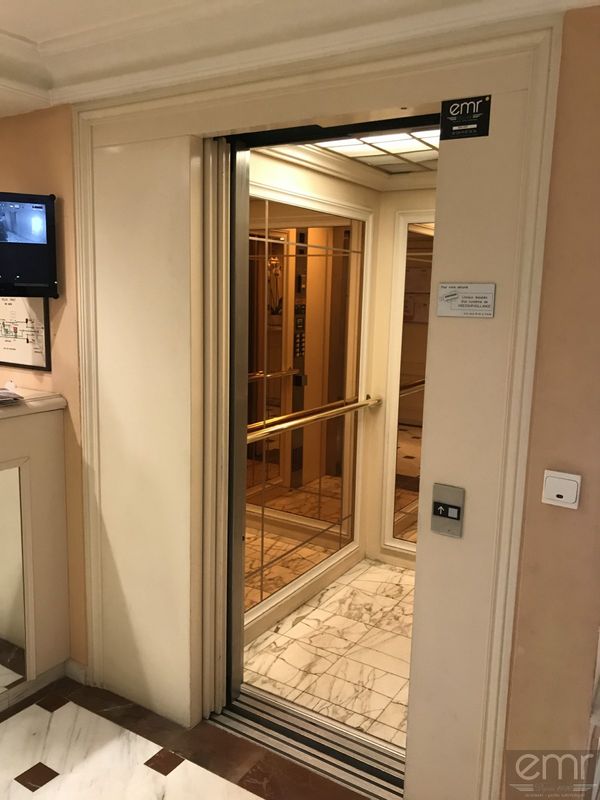 Maintenance d'un ascenseur à la VILLA PRAT à Nice