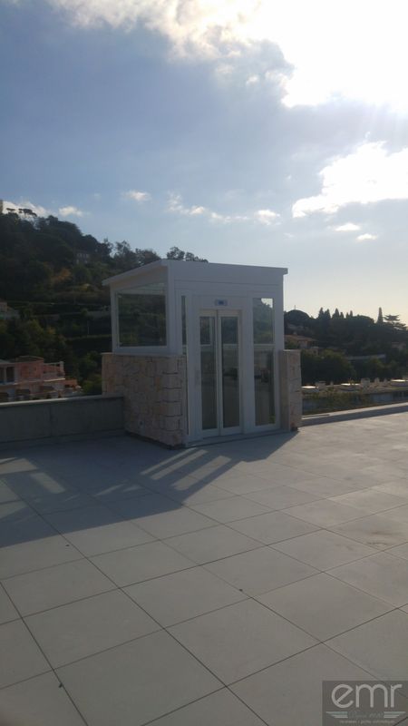 Installation d'un ascenseur sur un toit terrasse à Cannes