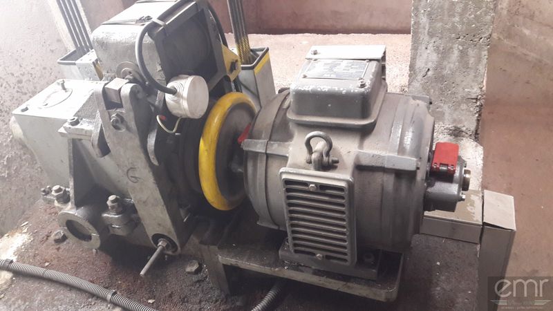 Maintenance d'un ascenseur dans un immeuble à Nice