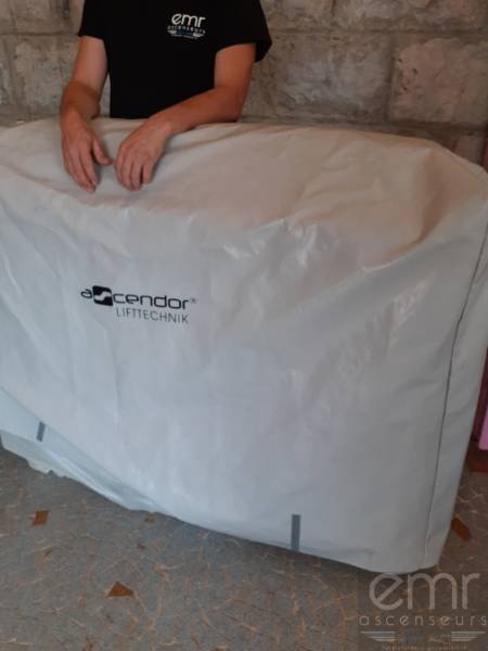 Qui contacter pour protéger vos plateformes élévatrices pendant la période hivernale ? EMR ASCENSEURS !!!