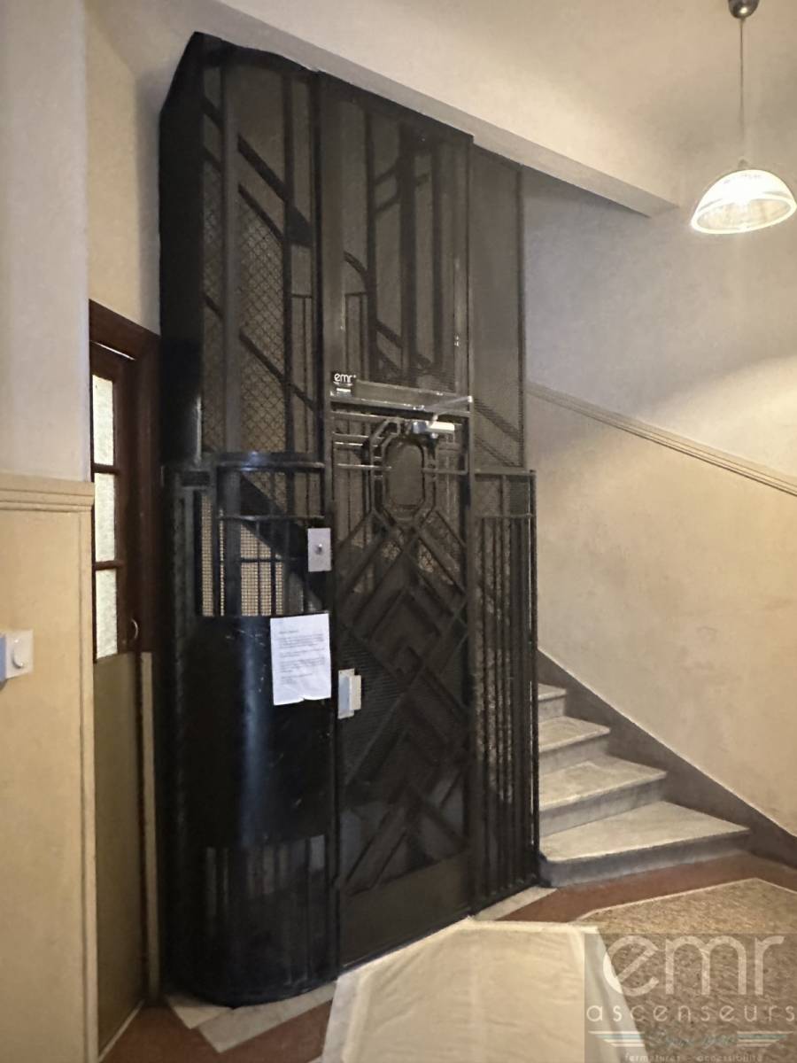 Maintenance d'un ascenseur dit 