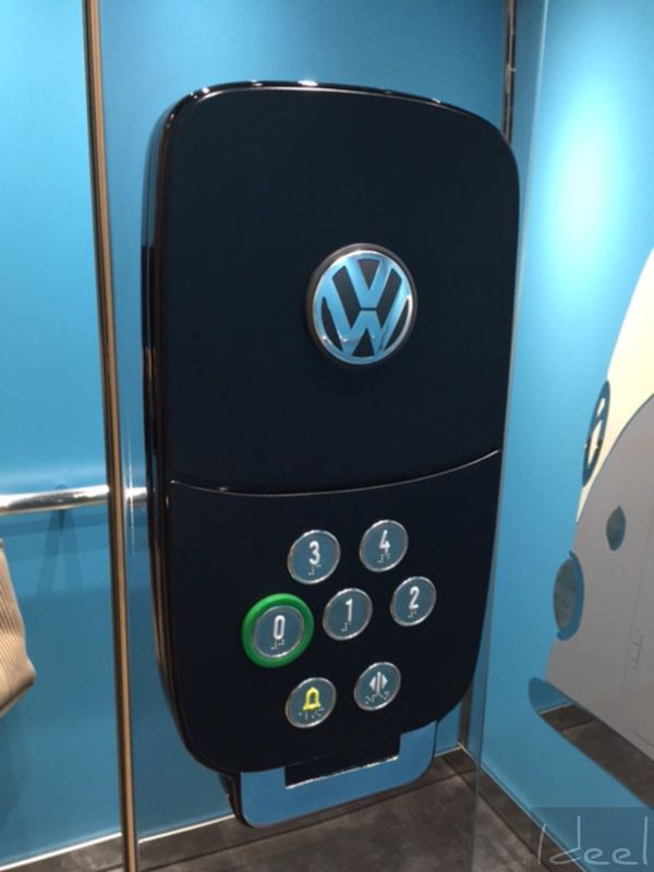 Ascenseur Volkswagen : Un monde joyeux, insouciant, la jeunesse des années 60 est de retour