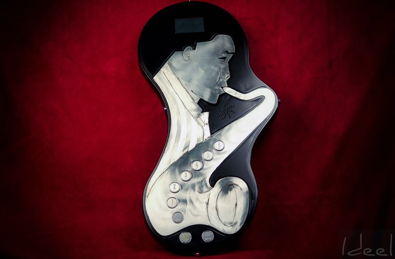 Installation d'une boite à boutons customisée dans un ascenseur à Saint Tropez