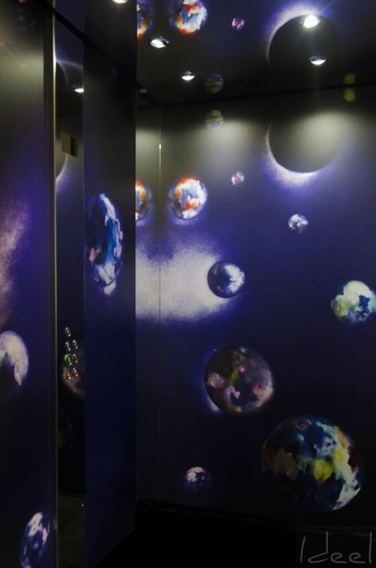 Création d'un habillage cabine personnalisé dans un ascenseur dans un Musée à Monaco