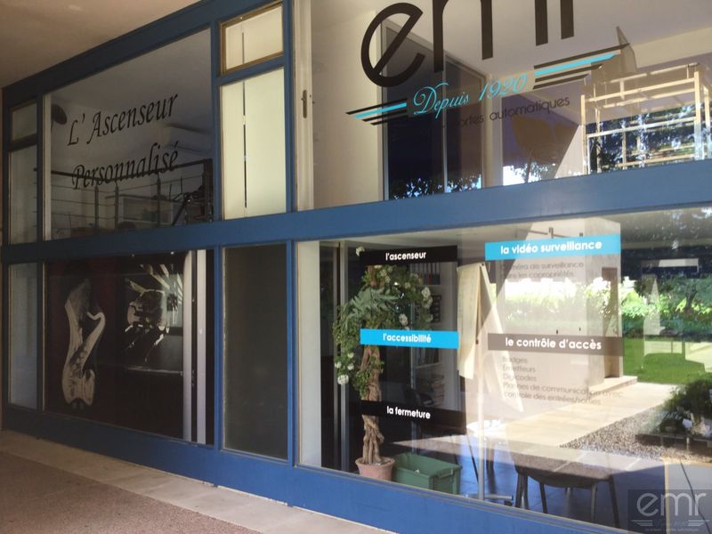 Désincarcération de 9 personnes dans une cabine d'ascenseur prévue pour 4 !