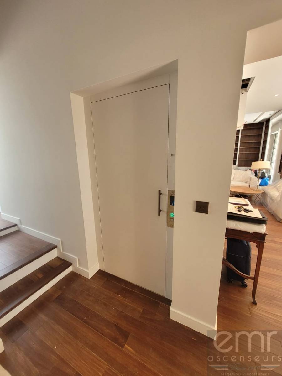 installation  par EMR ASCENSEURS d'un ascenseur  oleodynamique