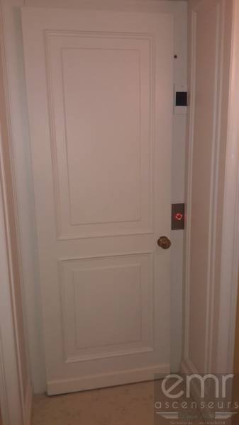 Emr Ascenseurs - porte palière ascenseur cachée ?