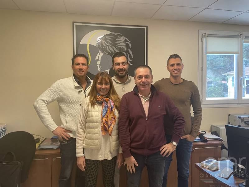 une partie des collaborateurs EMR ASCENSEURS présents à SOLUCOP les 01 et 02 Décembre au palais Nikaia